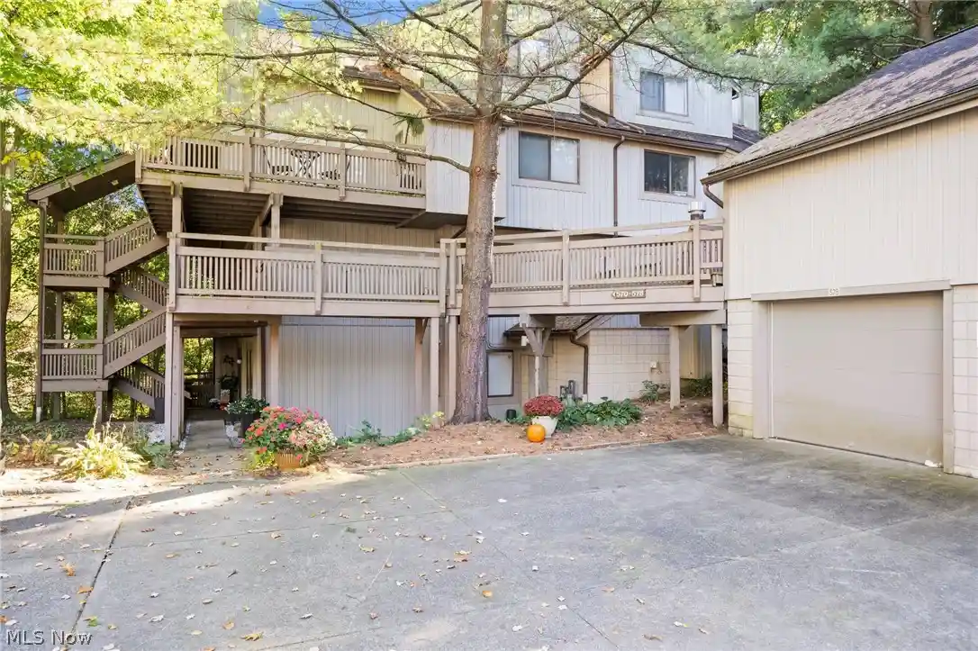 Condo for sale at 578 Meredith Ln, Cuyahoga Falls, OH 44223 | MLS# 5252170