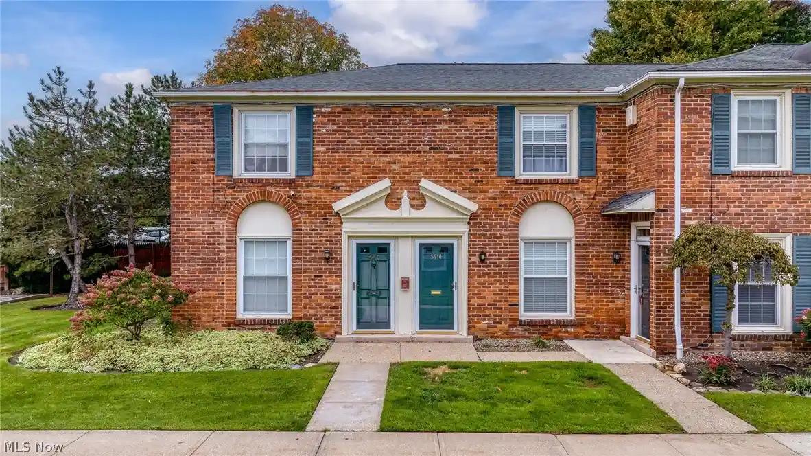 Listing Photo 1 - Condo for sale in 5616 Chelmsford Dr located at 5616 Chelmsford Dr, Cleveland, OH 44124 - Unit 5616 Chelmsford Dr