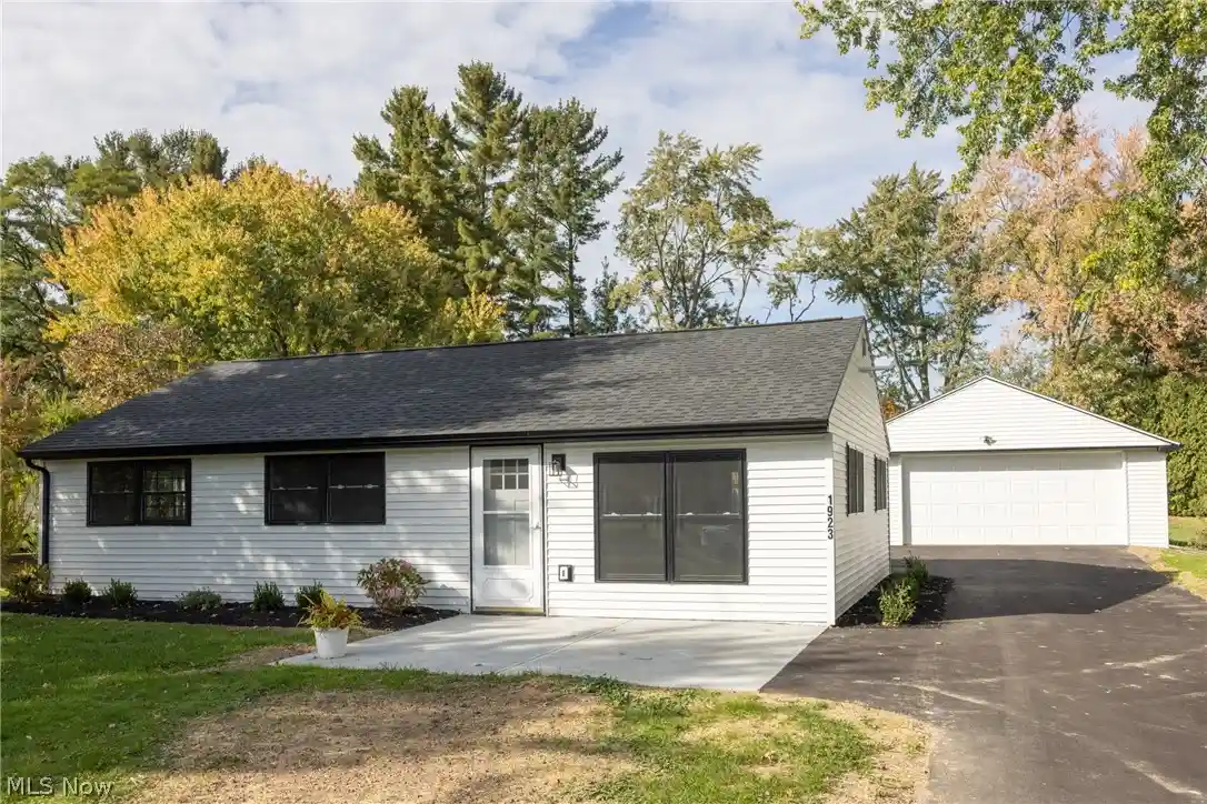 Single family home for sale at 1923 Hillsdale Dr, Twinsburg, OH 44087 | MLS# 5252207