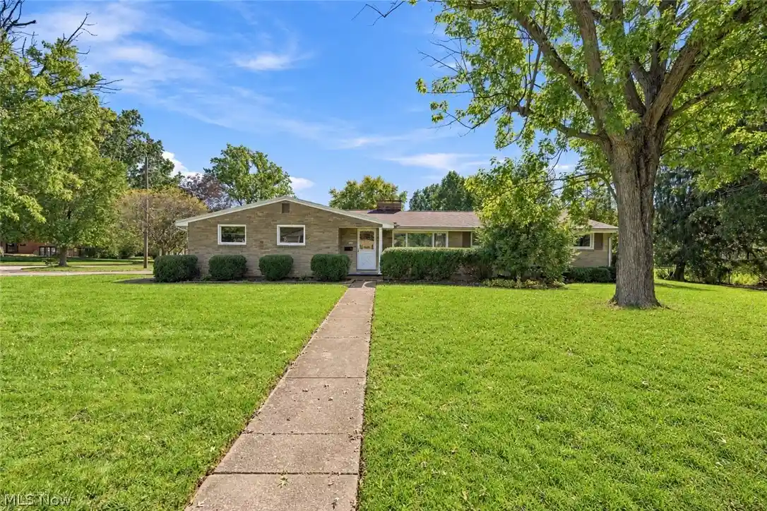 Photo 1 of Sale Pending at 622 Summit St Se, North Canton, OH 44720 | MLS# 5250569 | Listing updated on 2026-10-30