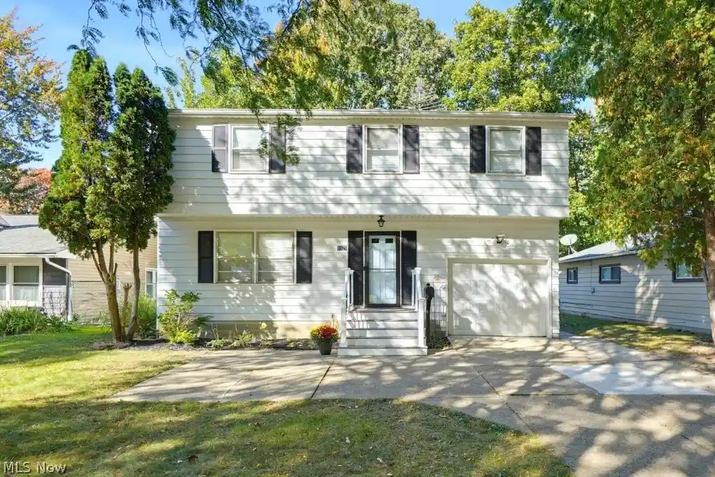 Photo 1 of Single family home for sale at 8321 Mentorwood Dr, Mentor, OH 44060 | MLS# 5251904 | Listing updated on 2026-10-23
