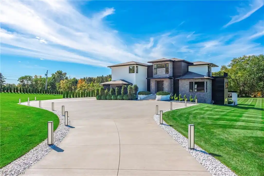 Photo 1 of Mansion for sale at 2200 W 130 Street, Brunswick, OH 44212 | MLS# 5252151 | Listing updated on 2026-10-21