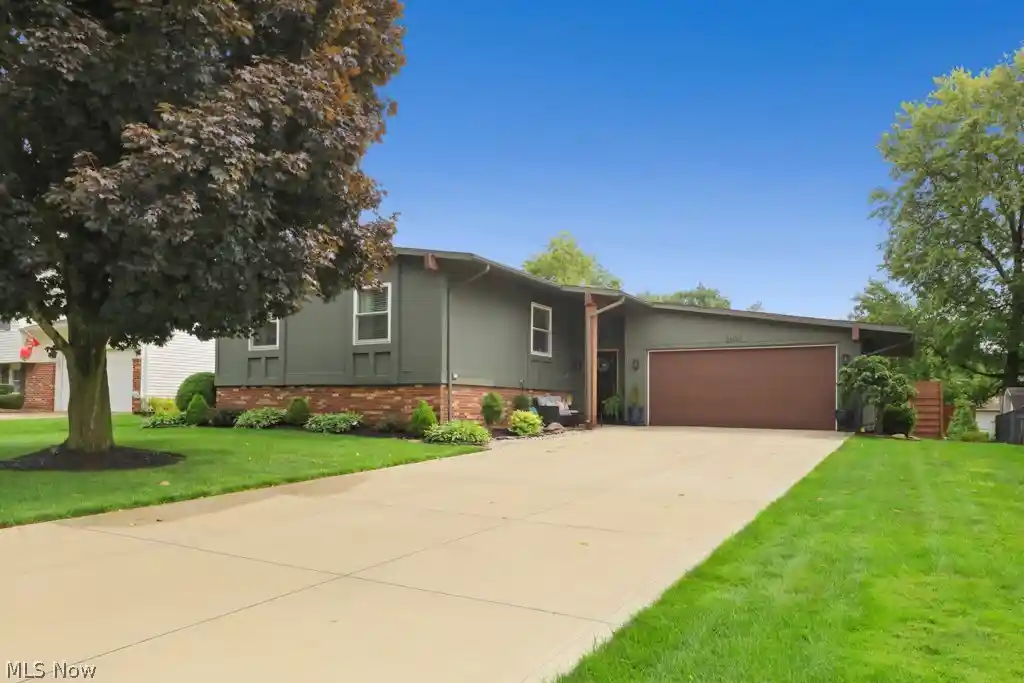 Photo 1 of Single family home for sale at 2802 Blenheim Ave, Alliance, OH 44601 | MLS# 5252289 | Listing updated on 2026-10-29