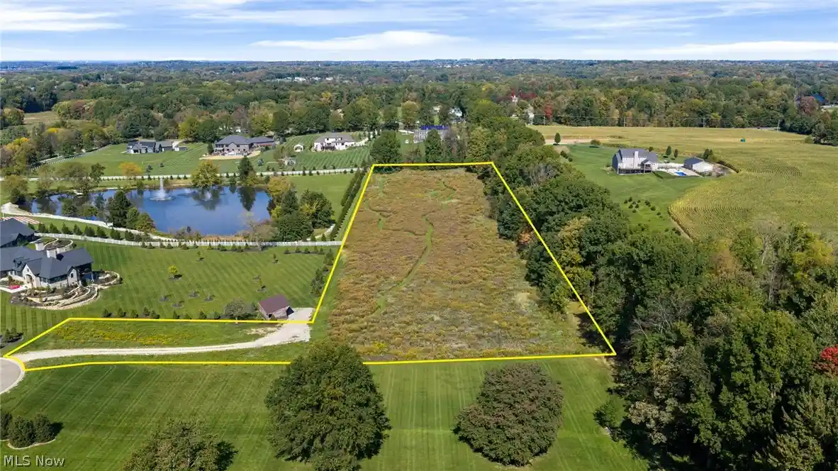 Photo 1 of Sale Pending at 7514 Farmbrook Ave Nw, North Canton, OH 44720 | MLS# 5250392 | Listing updated on 2026-10-18