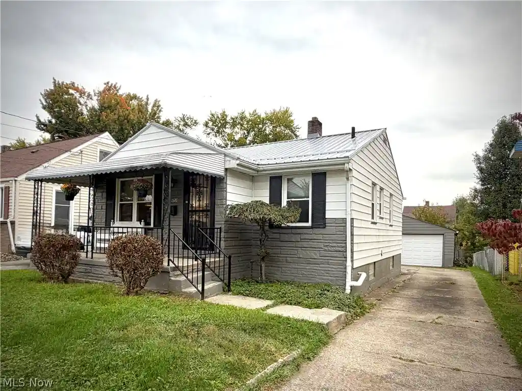 Photo 1 of Single family home for sale at 1576 Wakefield Ave, Youngstown, OH 44514 | MLS# 5252319 | Listing updated on 2026-10-29