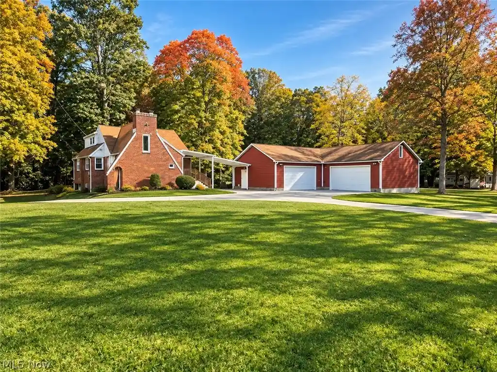 Photo 1 of Single family home for sale at 1687 Mount Pleasant St Ne, Canton, OH 44721 | MLS# 5252405 | Listing updated on 2026-10-12