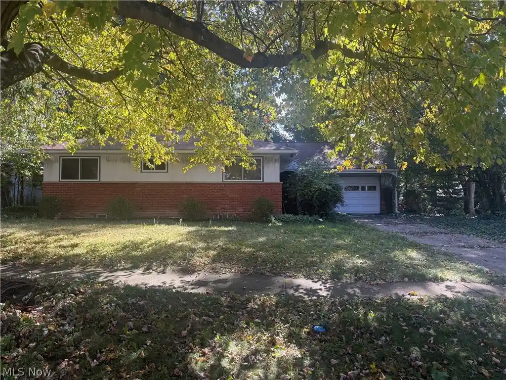 Photo 1 of Sale Pending at 1120 Trentwood Dr, Akron, OH 44313 | MLS# 5234655 | Listing updated on 2026-10-12