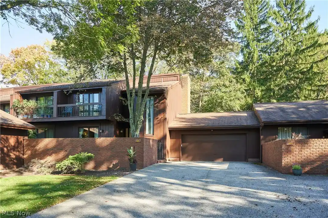 Photo 1 of Condo for sale at 905 Spicers Ln, Northfield, OH 44067 | MLS# 5251689 | Listing updated on 2026-10-13