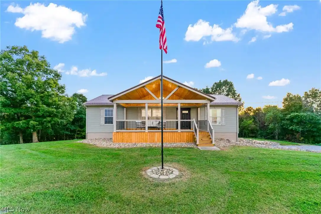 Photo 1 of Single family home for sale at 42009 Oak Ridge Rd, Wellsville, OH 43968 | MLS# 5252431 | Listing updated on 2026-10-14