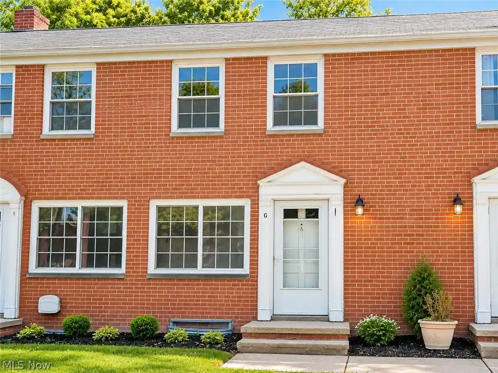 Condo for sale at 422 Clearview Dr #G, Euclid, OH 44123 | MLS# 5252627