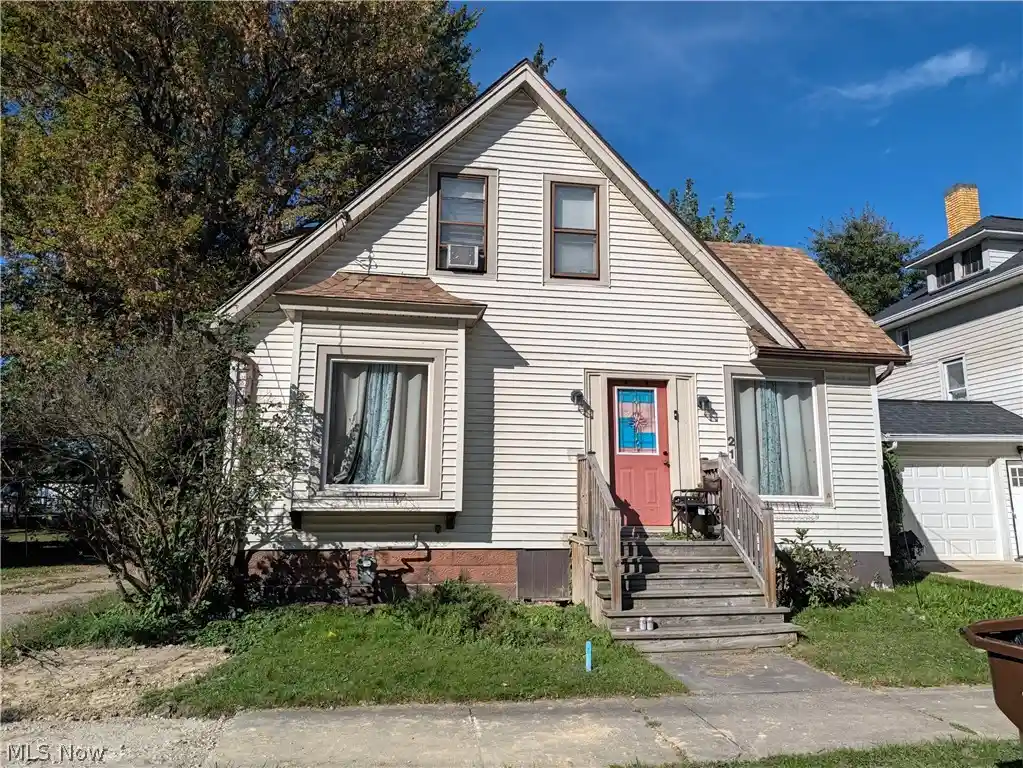 Single family home for sale at 212 King St, Ravenna, OH 44266 | MLS# 5251810