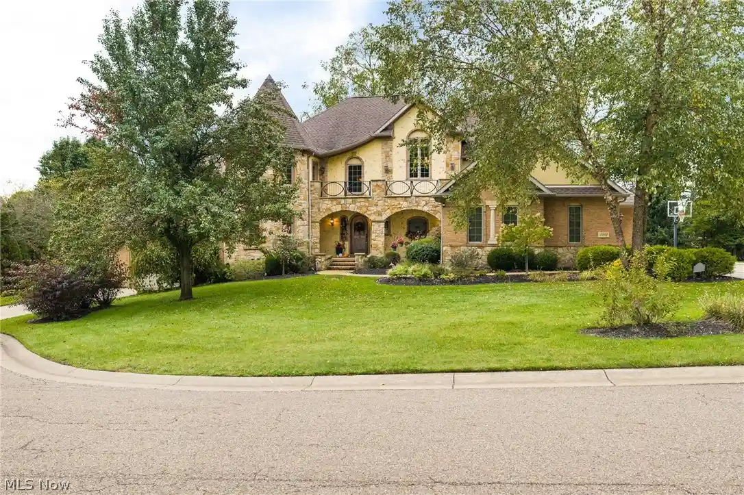 Photo 1 of Sale Pending at 2942 Torrey Pines Cir Nw, Canton, OH 44708 | MLS# 5252292 | Listing updated on 2026-10-20