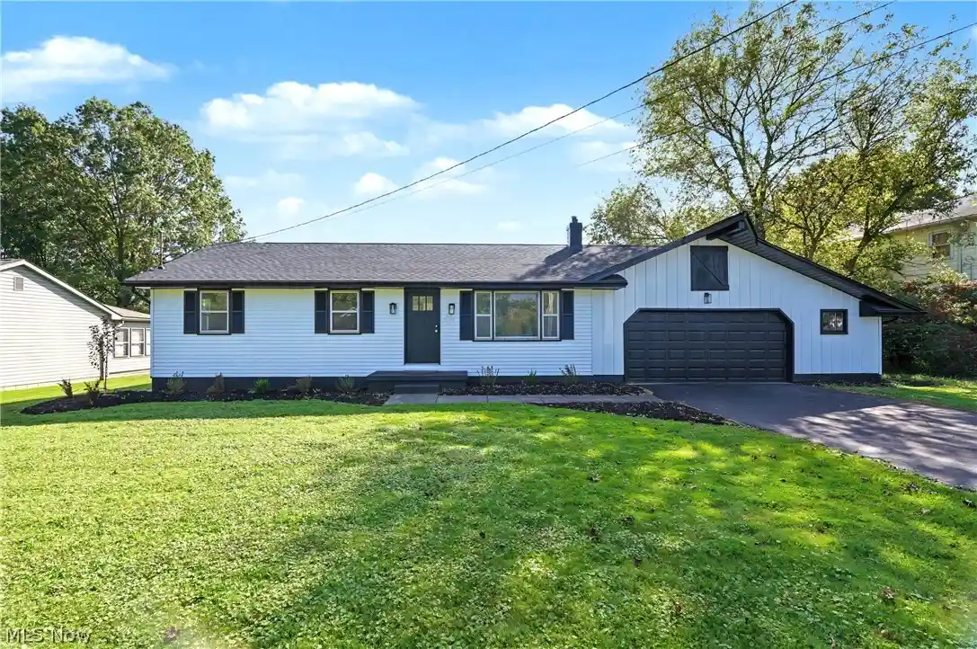 Photo 1 of Single family home for sale at 1279 Shields Rd, Youngstown, OH 44511 | MLS# 5252430 | Listing updated on 2026-10-28