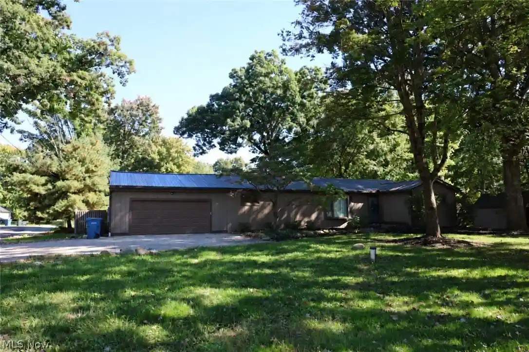 Single family home for sale at 3057 Long Rd, Green, OH 44312 | MLS# 5252768