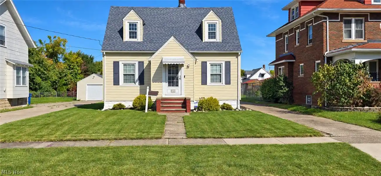 Single family home for sale at 902 W 20th Street, Lorain, OH 44052 | MLS# 5252943