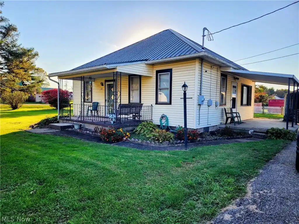 Photo 1 of Single family home for sale at 221 Washington St, Coshocton, OH 43812 | MLS# 5252809 | Listing updated on 2026-10-26