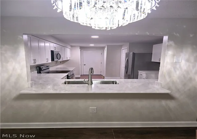 Listing Photo 4 - Condo for sale in building located at 6312 Forest Park Dr, North Ridgeville, OH 44039