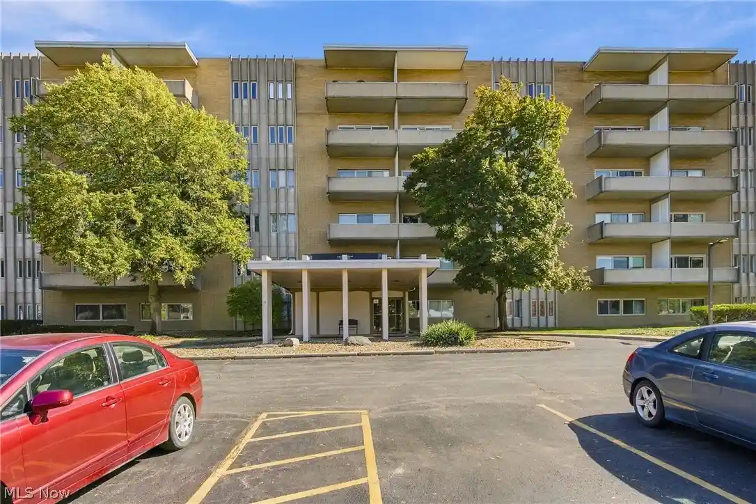 Listing Photo 1 - Condo for sale in 3167 Linden Rd located at 3167 Linden Rd, Rocky River, OH 44116 - Unit #210