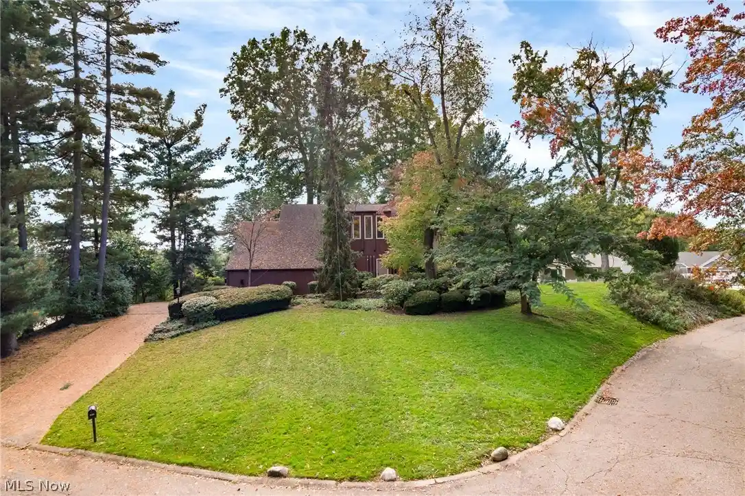 Photo 1 of Sale Pending at 2962 Wildridge Dr Nw, Massillon, OH 44646 | MLS# 5252723 | Listing updated on 2026-10-21