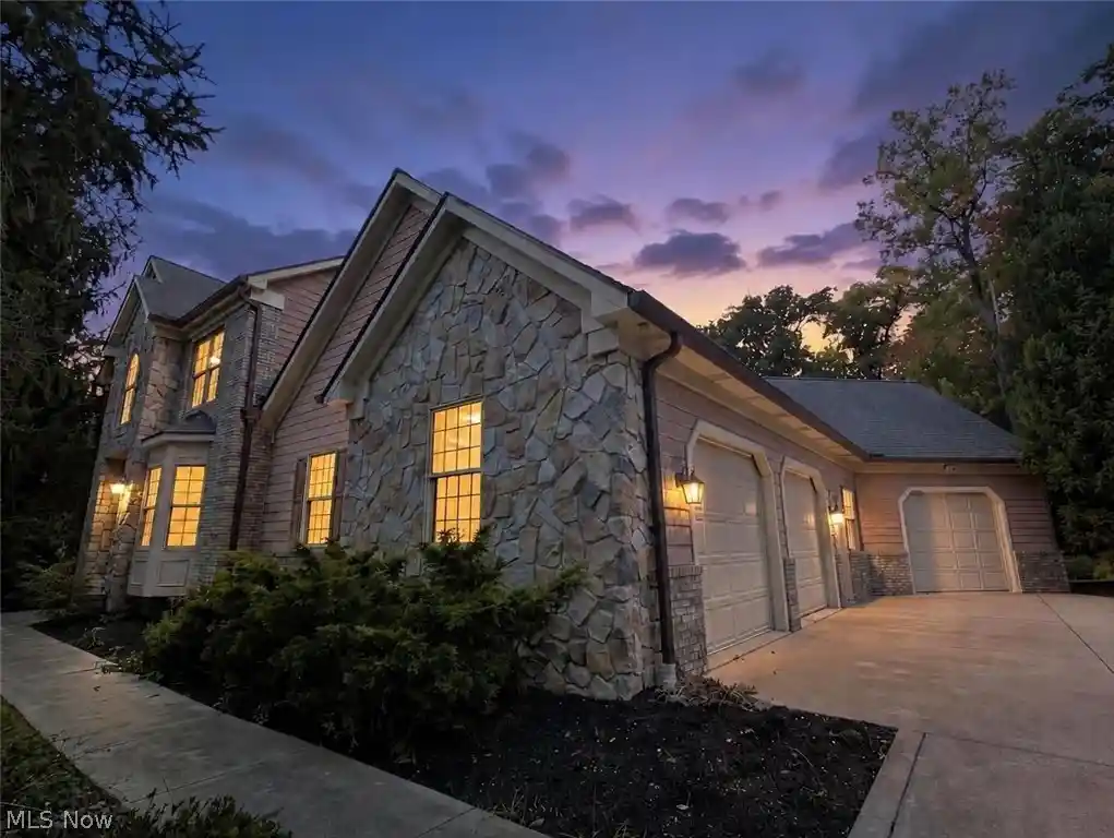 Single family home for sale at 11440 Glenmora Dr, Chardon, OH 44024 | MLS# 5253054