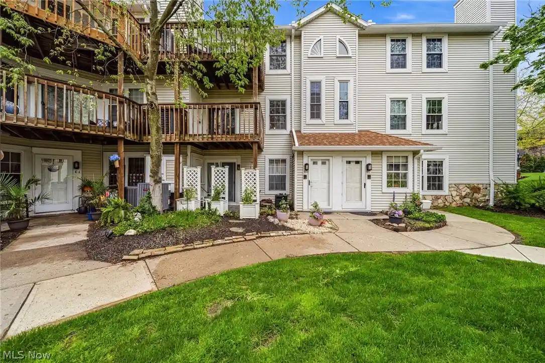 Condo for sale at 28180 Detroit Rd #D3, Westlake, OH 44145 | MLS# 5253086