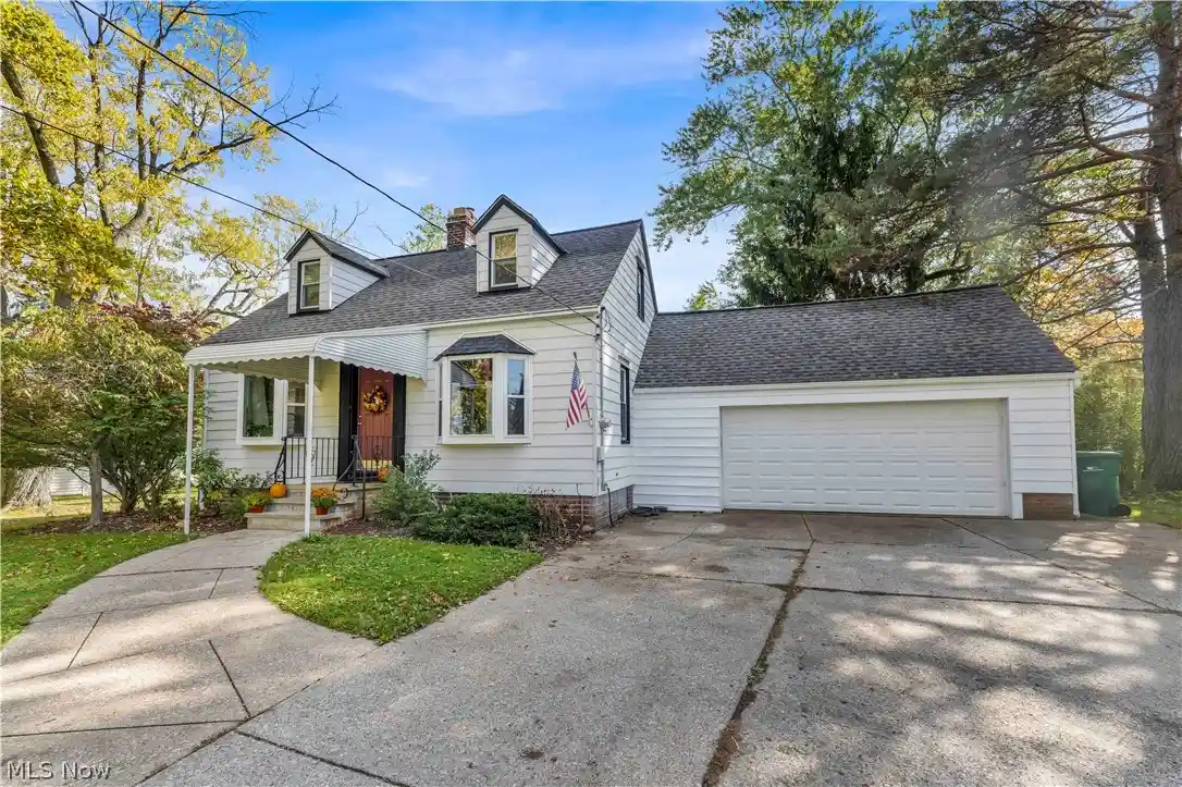 Single family home for sale at 2950 Hillside Rd, Seven Hills, OH 44131 | MLS# 5251977