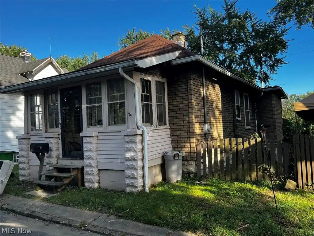 Single family home for sale at 565 Paul Pl, Barberton, OH 44203 | MLS# 5252998