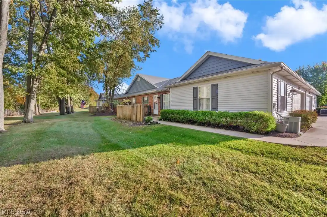 Photo 1 of Condo for sale at 504 Heather Woods Dr, Elyria, OH 44035 | MLS# 5252680 | Listing updated on 2026-10-22