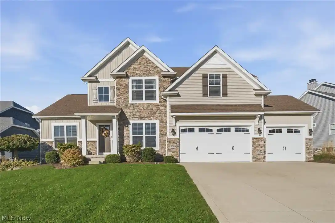 Photo 1 of Sale Pending at 2625 Ledgestone Dr Nw, Uniontown, OH 44685 | MLS# 5251316 | Listing updated on 2026-10-17