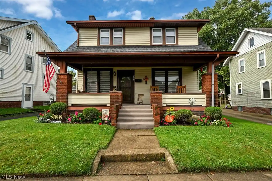 Photo 1 of Single family home for sale at 333 S Silver St, Louisville, OH 44641 | MLS# 5253306 | Listing updated on 2026-10-25
