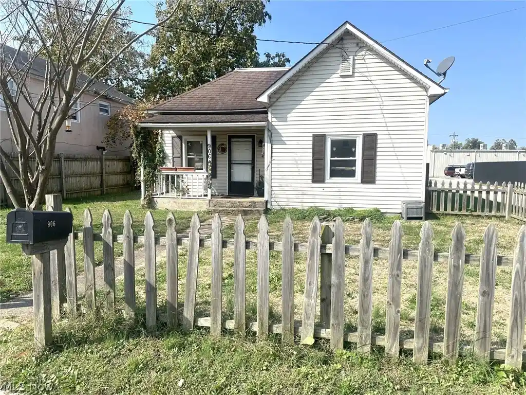 Photo 1 of Sale Pending at 906 Neal St, Parkersburg, WV 26101 | MLS# 5253262 | Listing updated on 2026-10-16