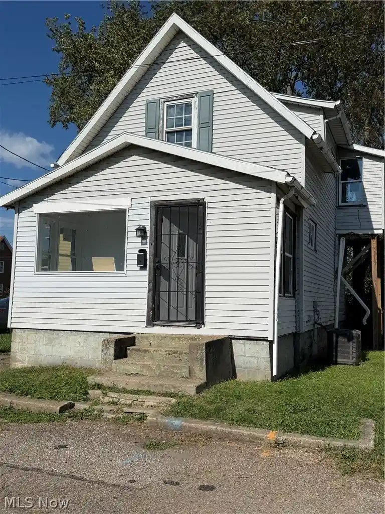 Single family home for sale at 723 SW Raynolds Pl, Canton, OH 44707 | MLS# 5239795
