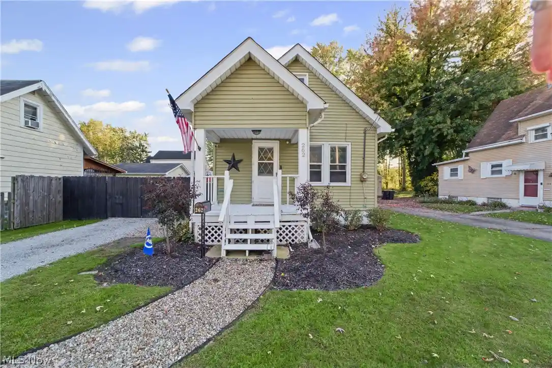 Photo 1 of Single family home for sale at 262 Samuel St, Elyria, OH 44035 | MLS# 5252704 | Listing updated on 2026-10-15