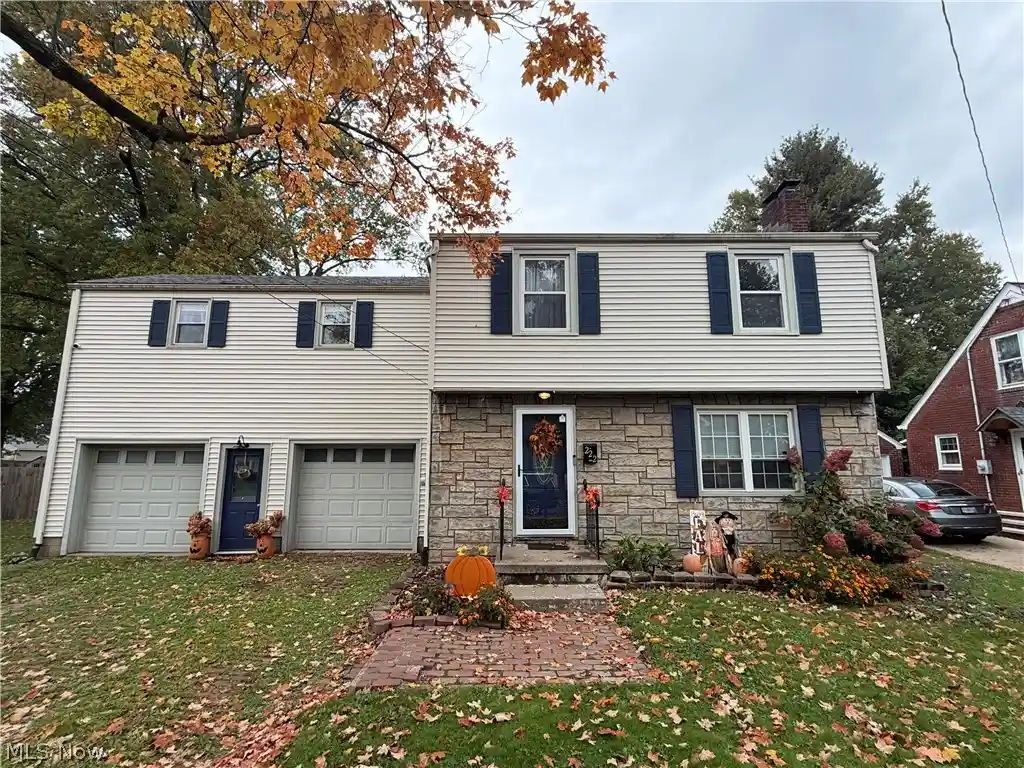 Single family home for sale at 222 W 14th Street, Salem, OH 44460 | MLS# 5253298