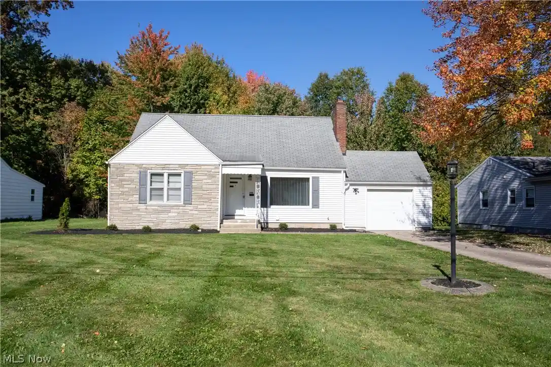 Photo 1 of Single family home for sale at 738 Orlo Ln, Youngstown, OH 44512 | MLS# 5252598 | Listing updated on 2026-10-26