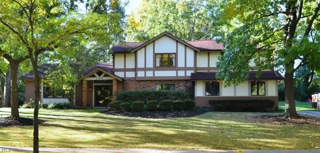 Photo 1 of Single family home for sale at 25436 Halburton Rd, Beachwood, OH 44122 | MLS# 5253282 | Listing updated on 2026-10-20
