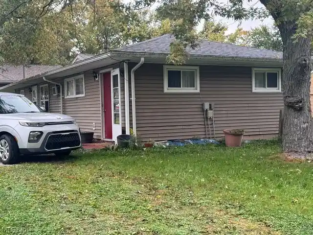 Multi family home for sale at 4550 Carroll St NW, Warren, OH 44483 | MLS# 5253629
