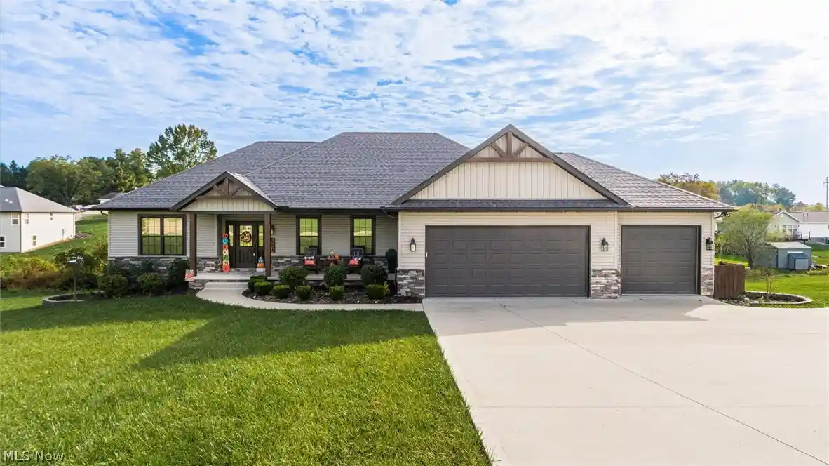 Single family home for sale at 5094 Bedford Park Dr, Nashport, OH 43830 | MLS# 5253498