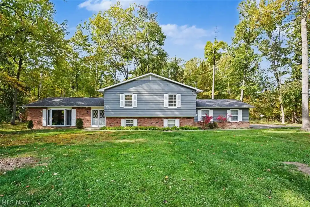 Photo 1 of Single family home for sale at 1138 Royal Oak Dr, Chagrin Falls, OH 44022 | MLS# 5252779 | Listing updated on 2026-10-29
