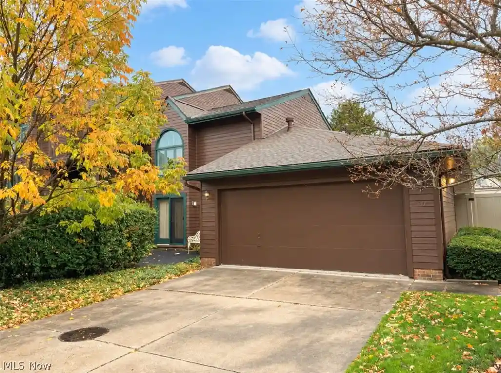 Condo for sale at 107 Fox Holw Ct #107, Cleveland, OH 44124 | MLS# 5248702