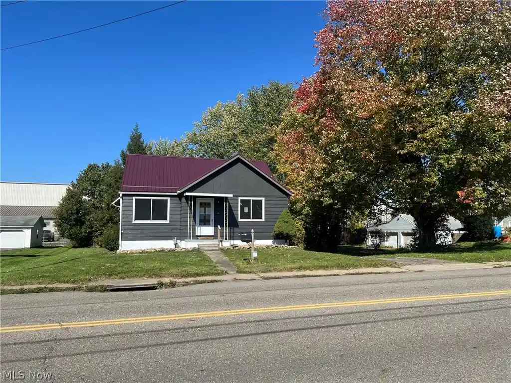 Photo 1 of Single family home for sale at 554 E Taggart St, East Palestine, OH 44413 | MLS# 5253597 | Listing updated on 2026-10-21