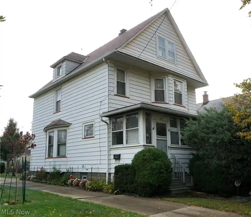 Multi family home for sale at 19708 Shawnee Ave S, Cleveland, OH 44119 | MLS# 5253699