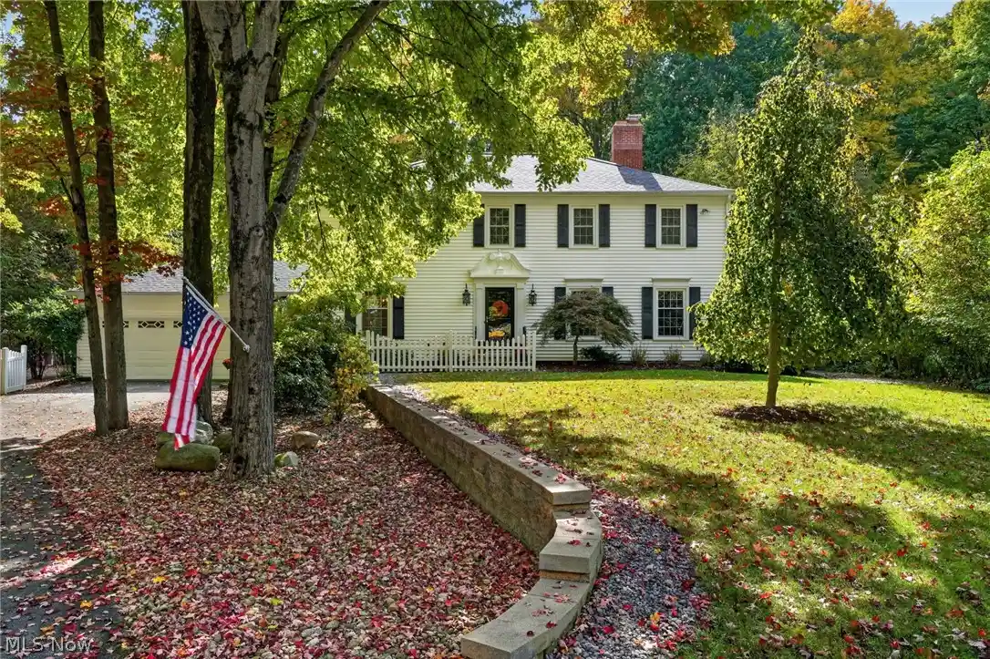 Photo 1 of Single family home for sale at 38158 Dodds Hl Dr, Willoughby Hills, OH 44094 | MLS# 5253662 | Listing updated on 2026-10-19