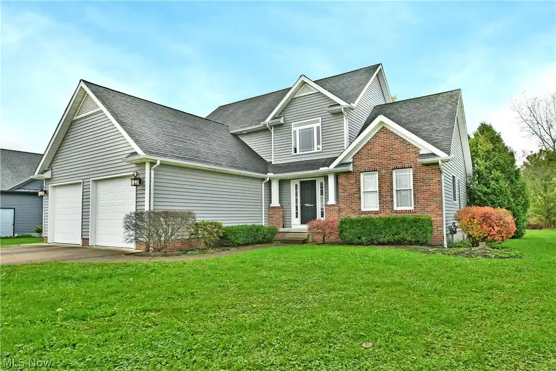 Photo 1 of Single family home for sale at 813 Dalton Dr Nw, Warren, OH 44481 | MLS# 5253604 | Listing updated on 2026-10-16