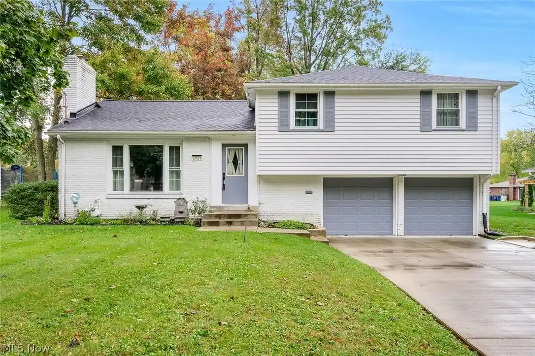 Single family home for sale at 6929 Ronjoy Pl, Youngstown, OH 44512 | MLS# 5253567