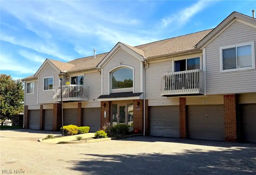 Listing Photo 1 - Condo for sale in 1432 Buckingham Gate Blvd located at 1432 Buckingham Gate Blvd, Cuyahoga Falls, OH 44221 - Unit 1432 Buckingham Gate Blvd