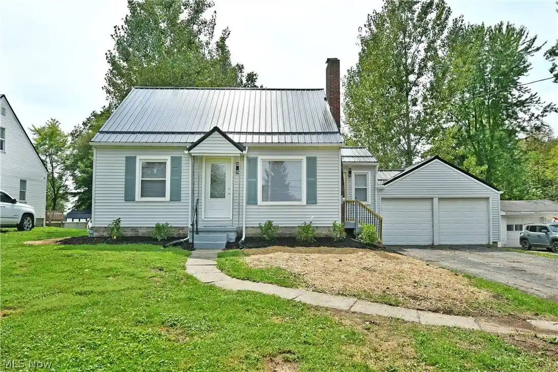 Photo 1 of Single family home for sale at 207 State Rd Nw, Warren, OH 44483 | MLS# 5243526 | Listing updated on 2026-10-16