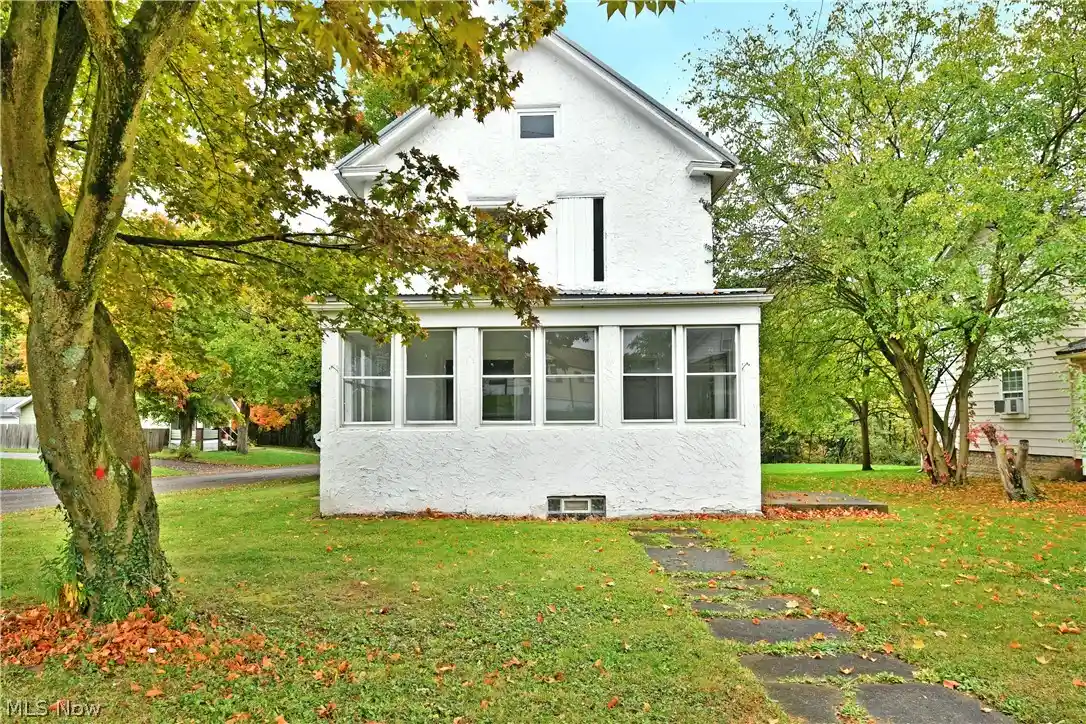 Single family home for sale at 201 Elm St, Struthers, OH 44471 | MLS# 5253211