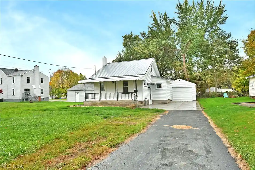 Photo 1 of Single family home for sale at 5 Delaware Ave, Youngstown, OH 44514 | MLS# 5253227 | Listing updated on 2026-10-16