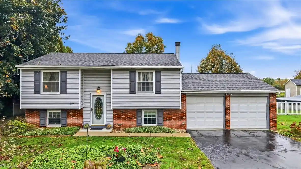 Photo 1 of Sale Pending at 319 Stewart Ave Nw, Warren, OH 44483 | MLS# 5253549 | Listing updated on 2026-10-27